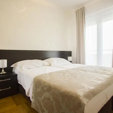 Seaside With A Swimming Pool Okrug Gornji, Ciovo - 5960 特罗吉尔