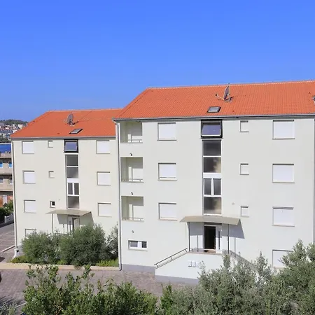 Seaside With A Swimming Pool Okrug Gornji, Ciovo - 5960 * Trogir