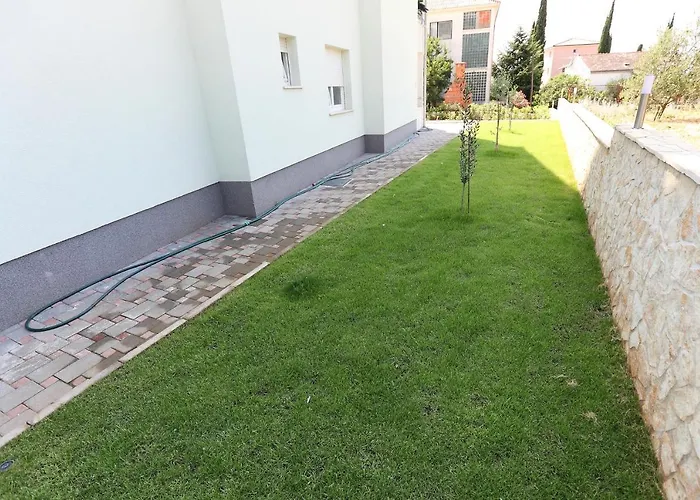 Seaside With A Swimming Pool Okrug Gornji, Ciovo - 5960 *