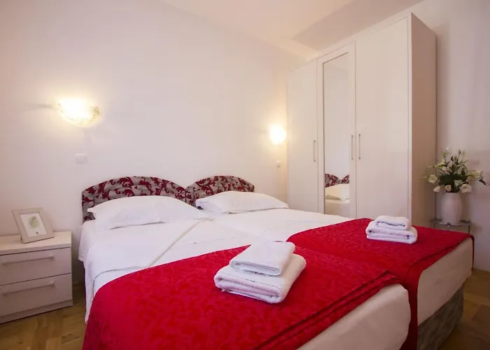 Seaside With A Swimming Pool Okrug Gornji, Ciovo - 5960 *